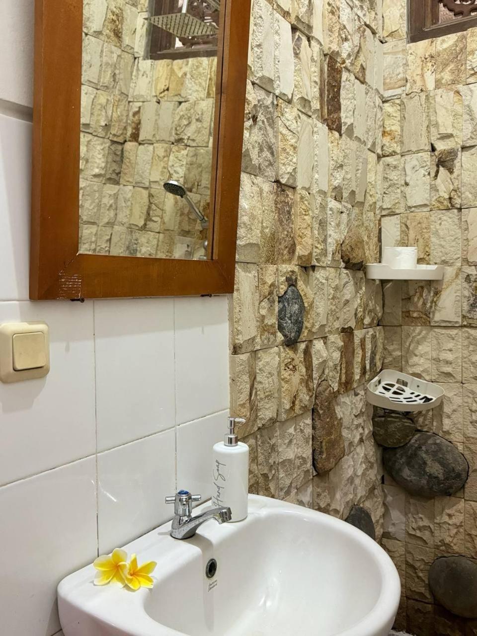 Narafa'S Guest House Jasri Екстериор снимка